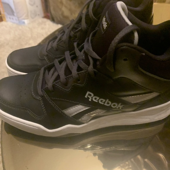 Reebok - Picture 2 of 4